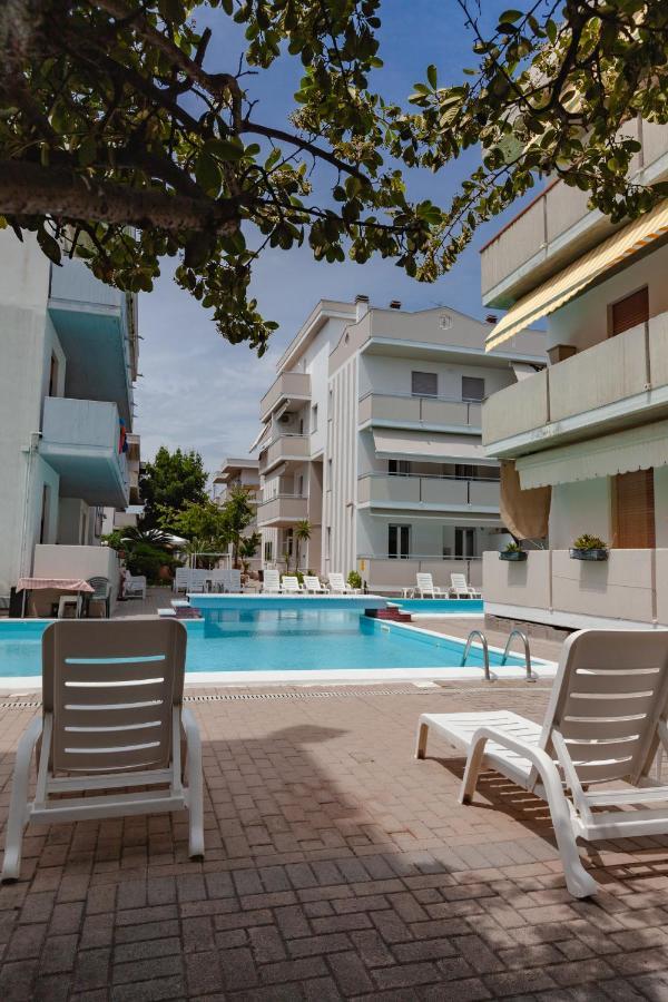 Holiday Club Residence Alba Adriatica Exterior foto